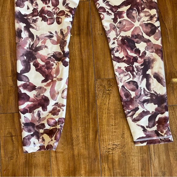 BALANCE Women’s Purple White Floral Capri Cropped Leggings Size Medium - Picture 11 of 11